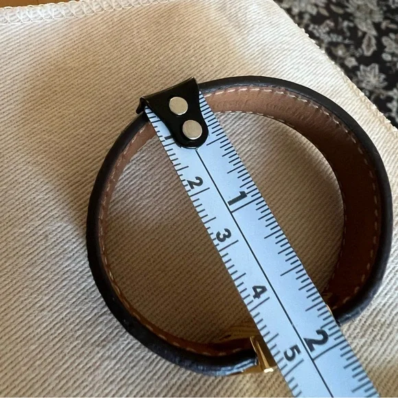 Louis Vuitton - Picture 5 of 11